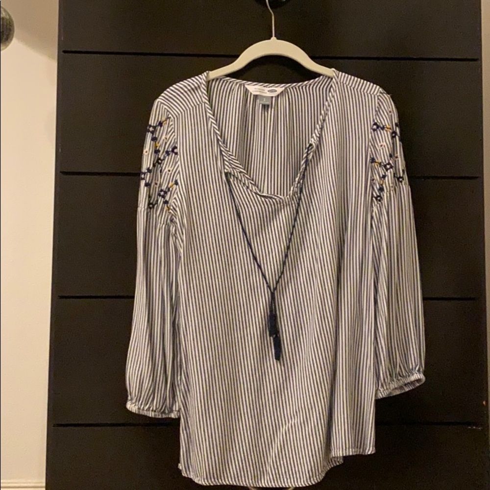 navy and white stripe top